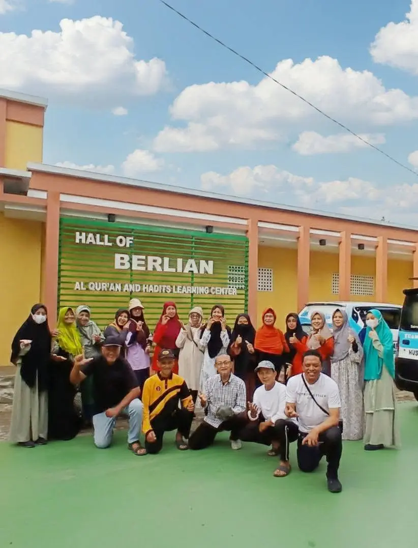Foto bersama lansia peserta program